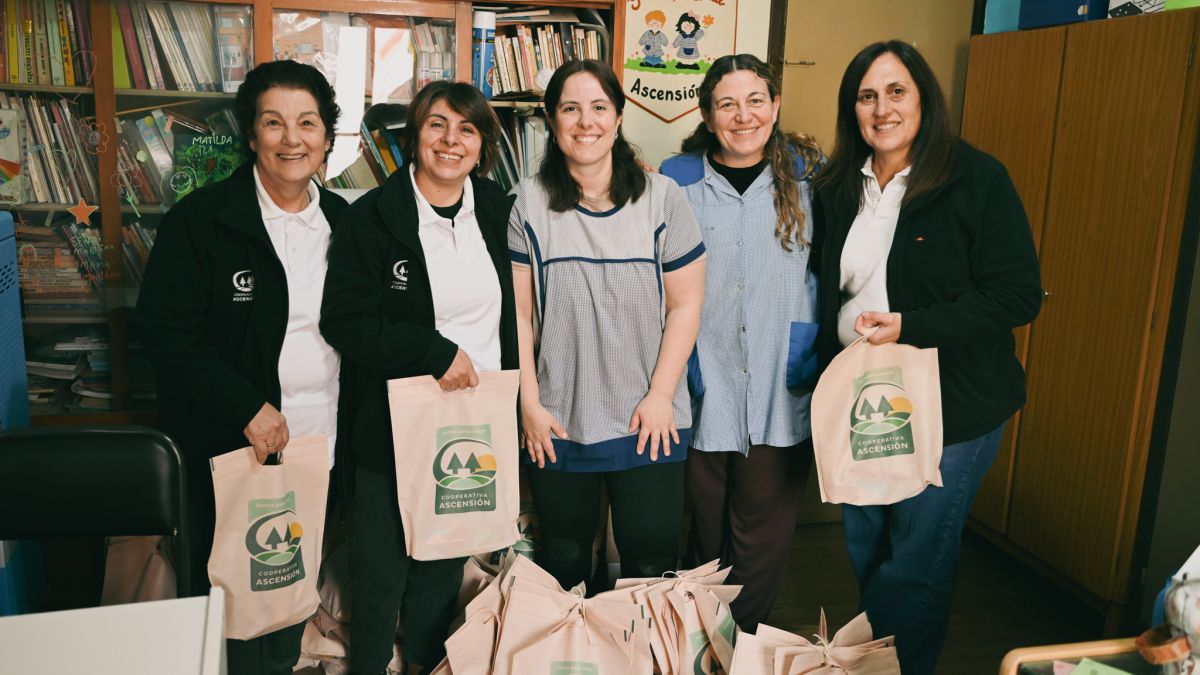 El Grupo de Mujeres Cooperativistas celebró el Día de la Niñez 